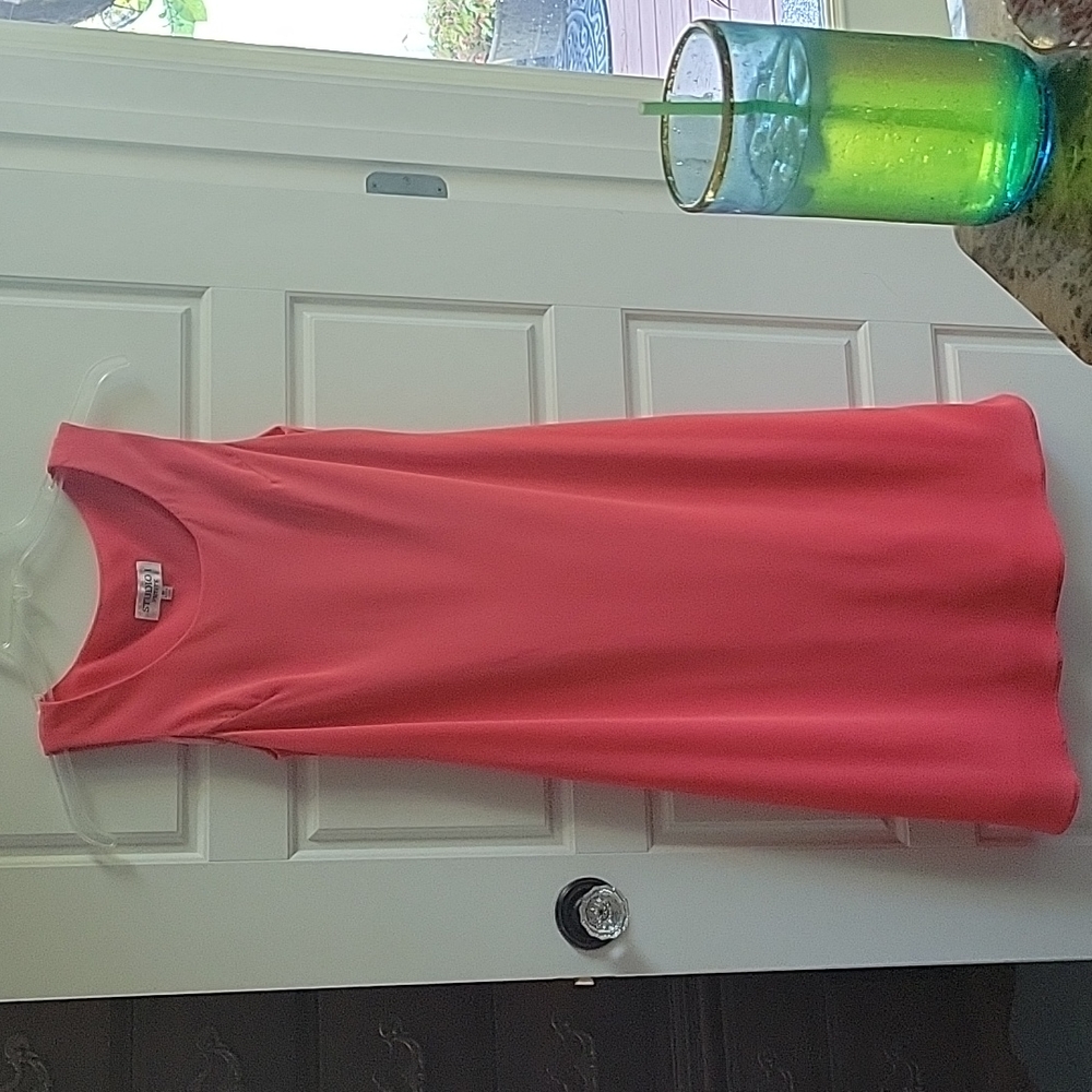 Sleeveless sheath dress